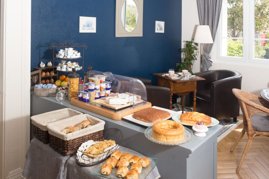 Breakfast - La Villa les mots passeants - Cabourg hotel